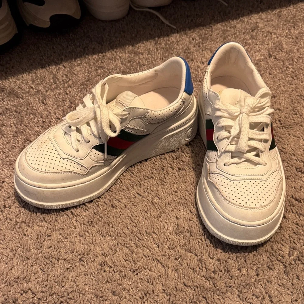 Gucci White Sneakers with Red and Blue Stripes - Picture 1 of 5